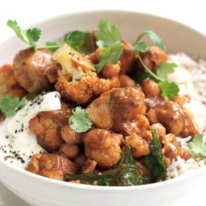 Butter chicken with chickpeas, spinach and yoghurt