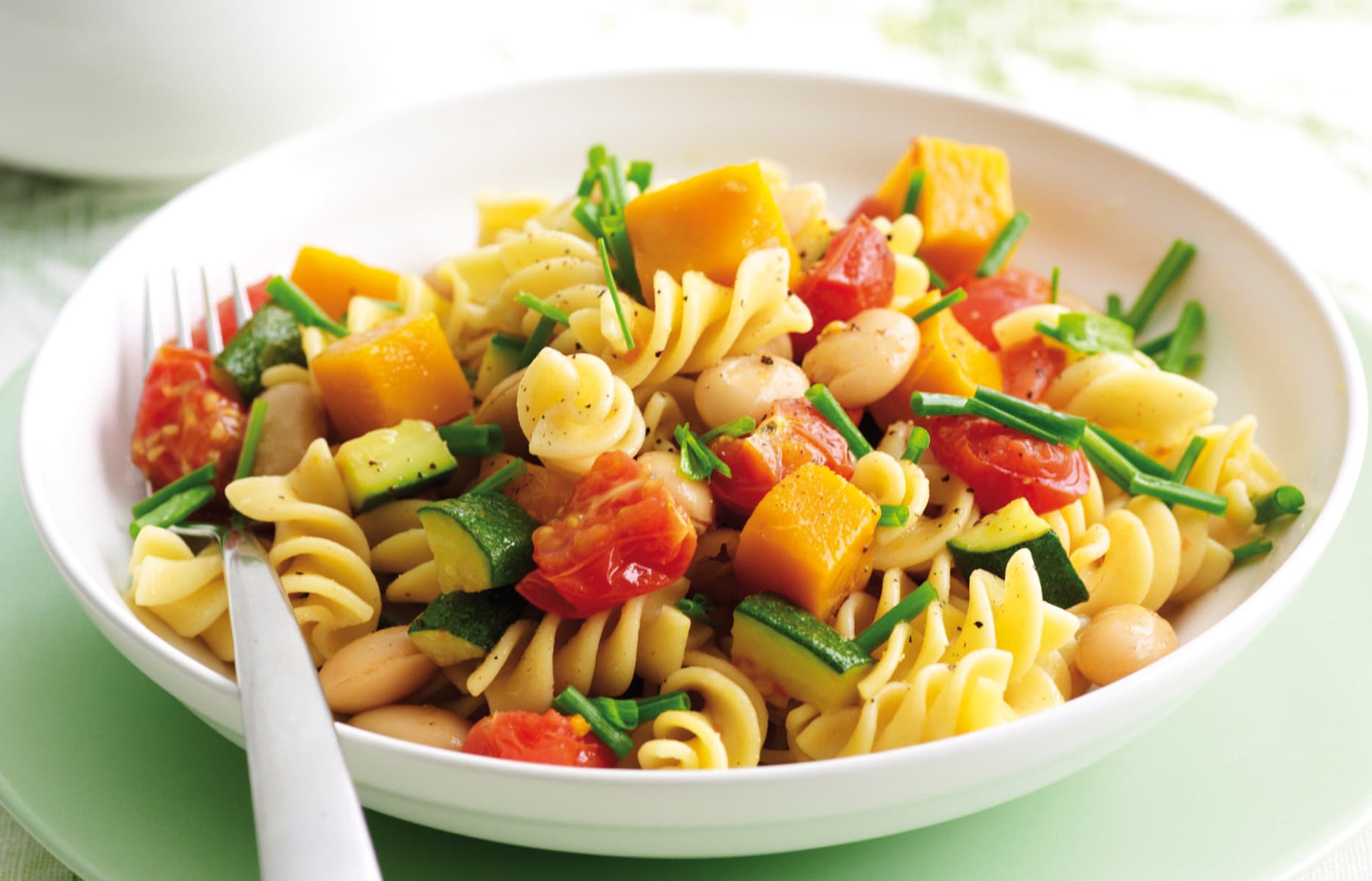 Chunky spring vege pasta with chives - Healthy Food Guide