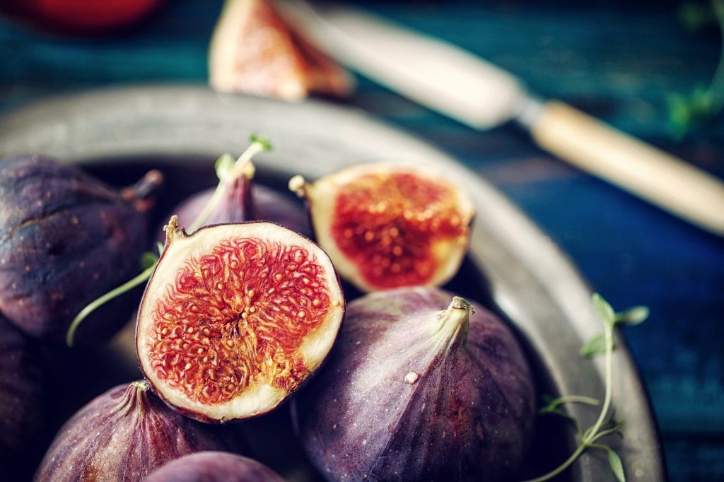 Grilled figs with goats’ cheese and honey