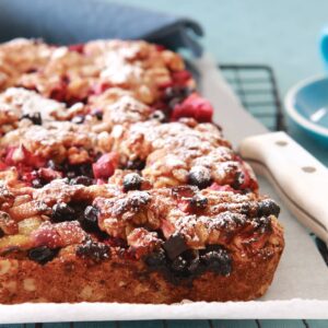 Oaty apple and berry slice