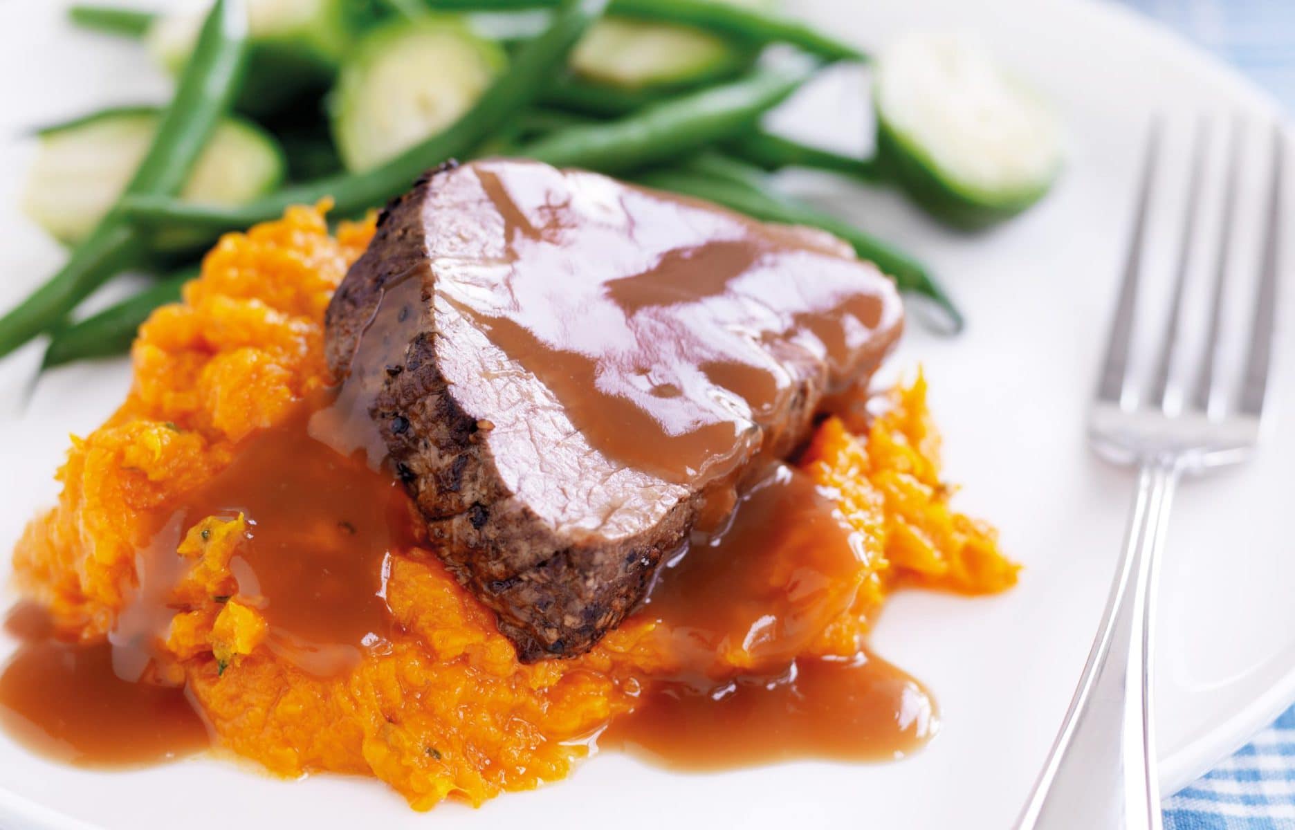 Peppered beef fillet with pumpkin and thyme mash - Healthy Food Guide