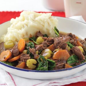 Slow-cooked beef with red wine and onions