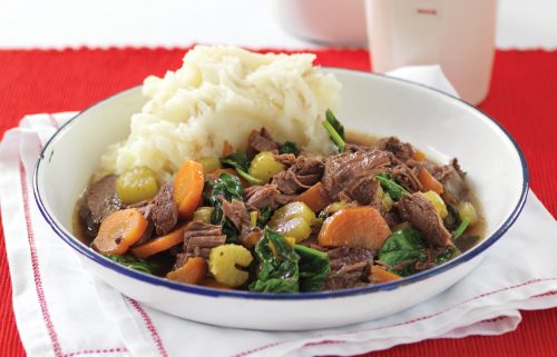 Slow-cooked beef with red wine and onions - Healthy Food Guide