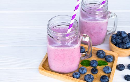 Mixed berry and cashew smoothie