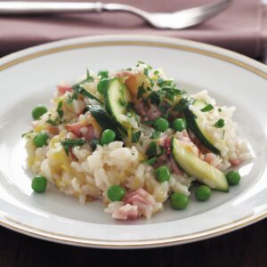Oven-baked courgette, ham and pea risotto