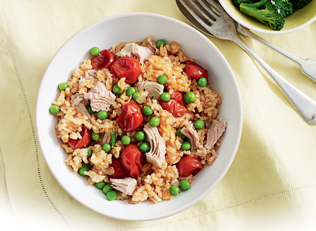 Oven-baked tuna and pea risotto