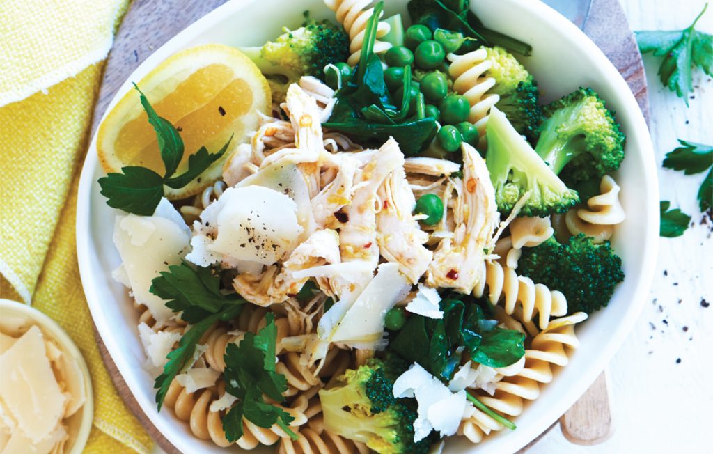 Pasta with broccoli, peas and chicken