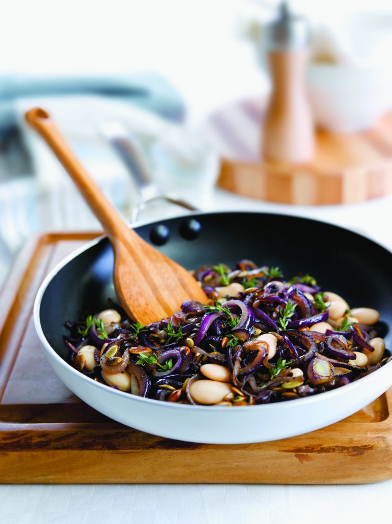 1 recipe = 4 dinners: Herby onion and butter bean mix