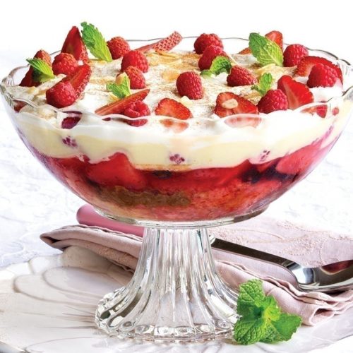 Berry trifle with cranberry jelly