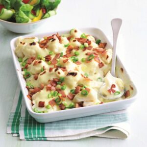 Cheesy cauliflower with crumbled bacon
