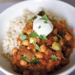 Chilli tomato sauce with chickpeas