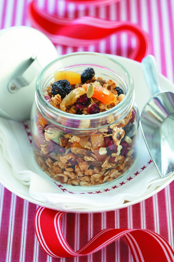 Mixed nut and cherry muesli - Healthy Food Guide
