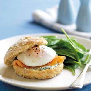 Oatcakes with smoked salmon and poached egg