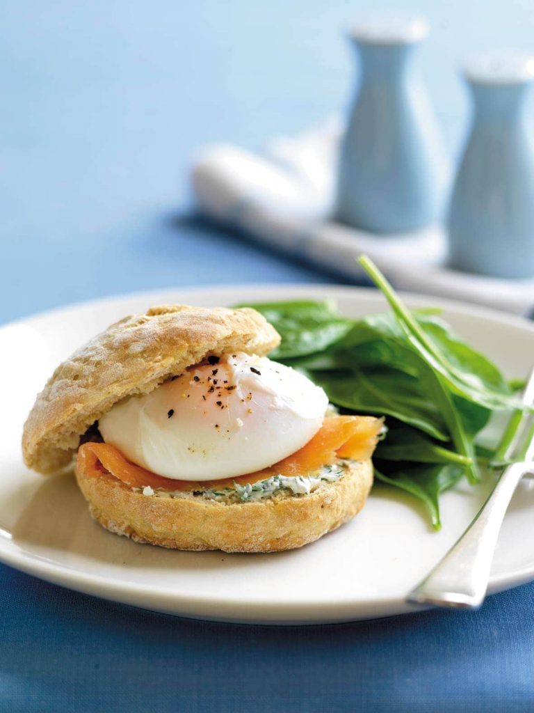 Oatcakes with smoked salmon and poached egg