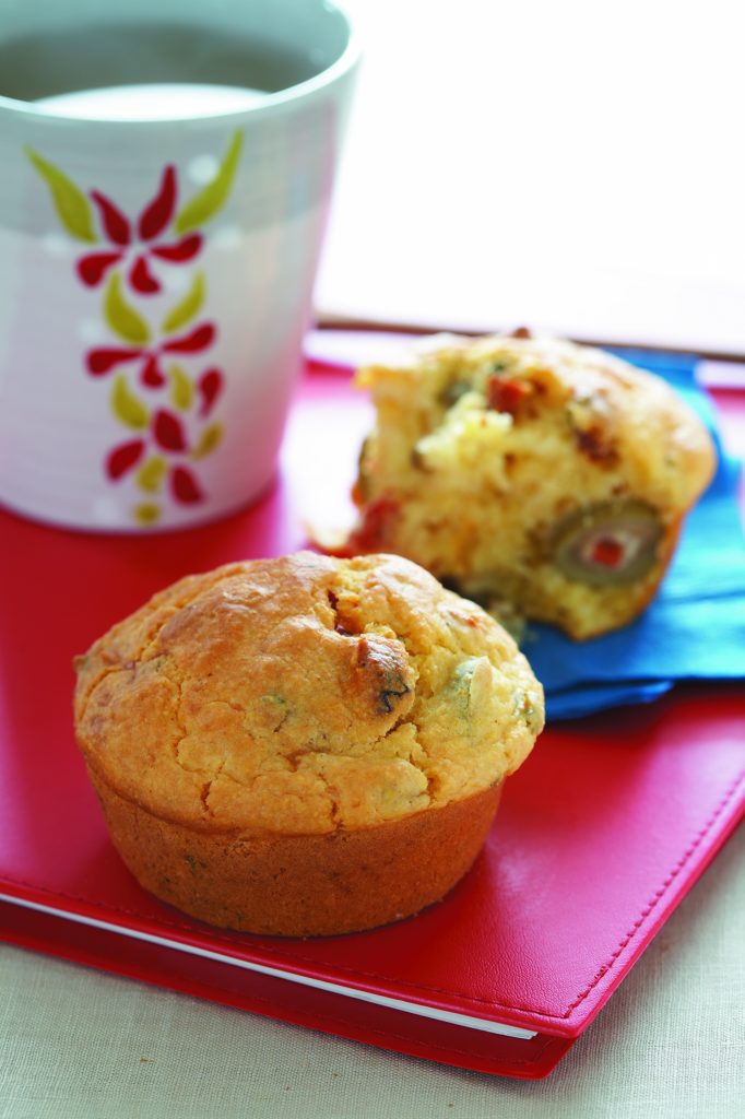 Olive, thyme and tomato muffins