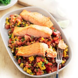 Roasted salmon with Mexican salad
