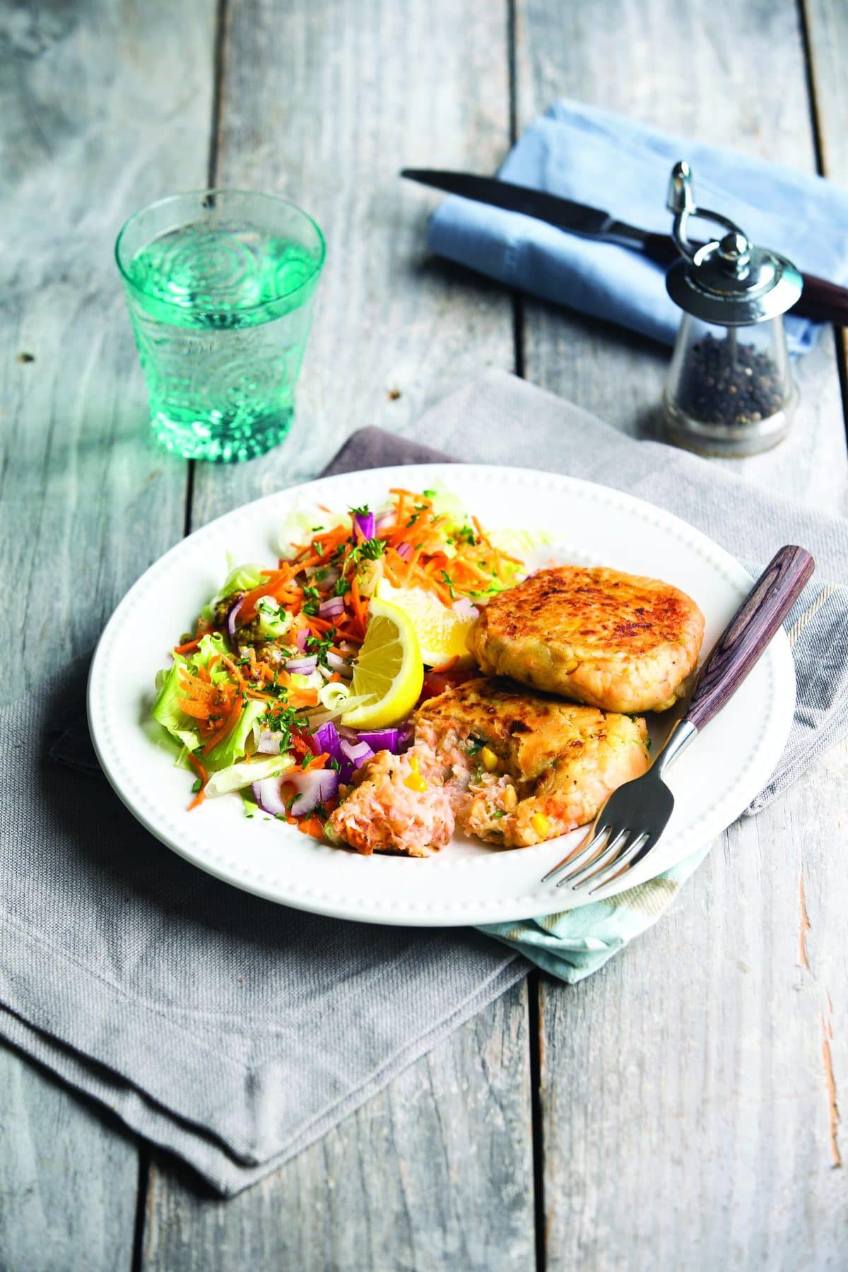 Salmon and corn fishcakes - Healthy Food Guide