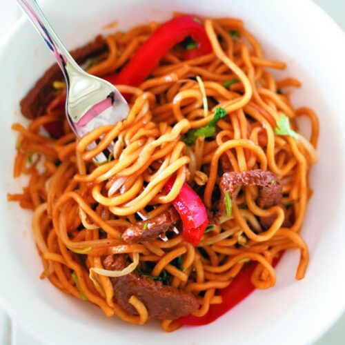 Slivered beef noodles with red capsicum