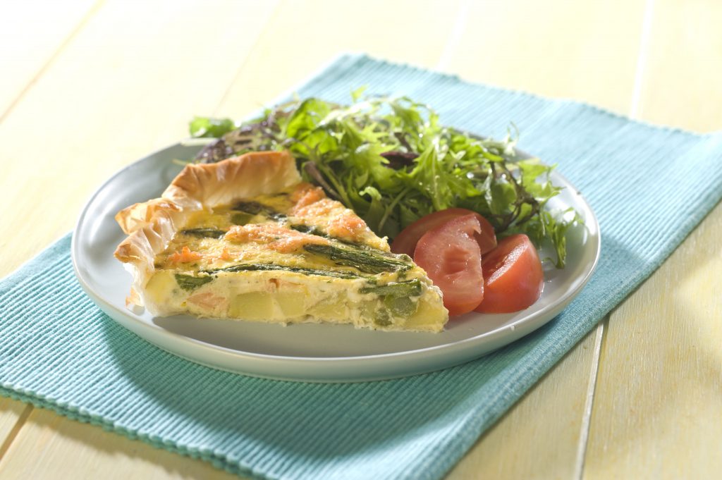 Smoked salmon and asparagus quiche