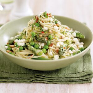 Spaghetti with chicken, feta, courgettes and mint