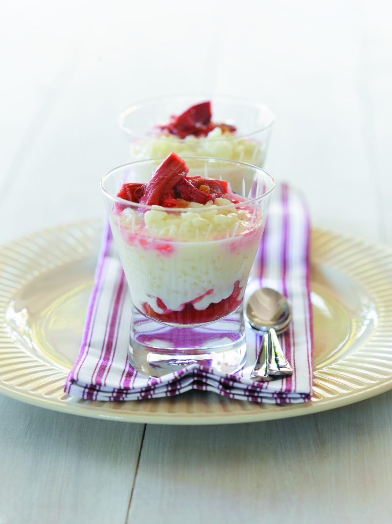 Vanilla rice pudding with stewed rhubarb
