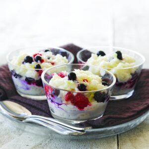 Rice pudding with berries and yoghurt
