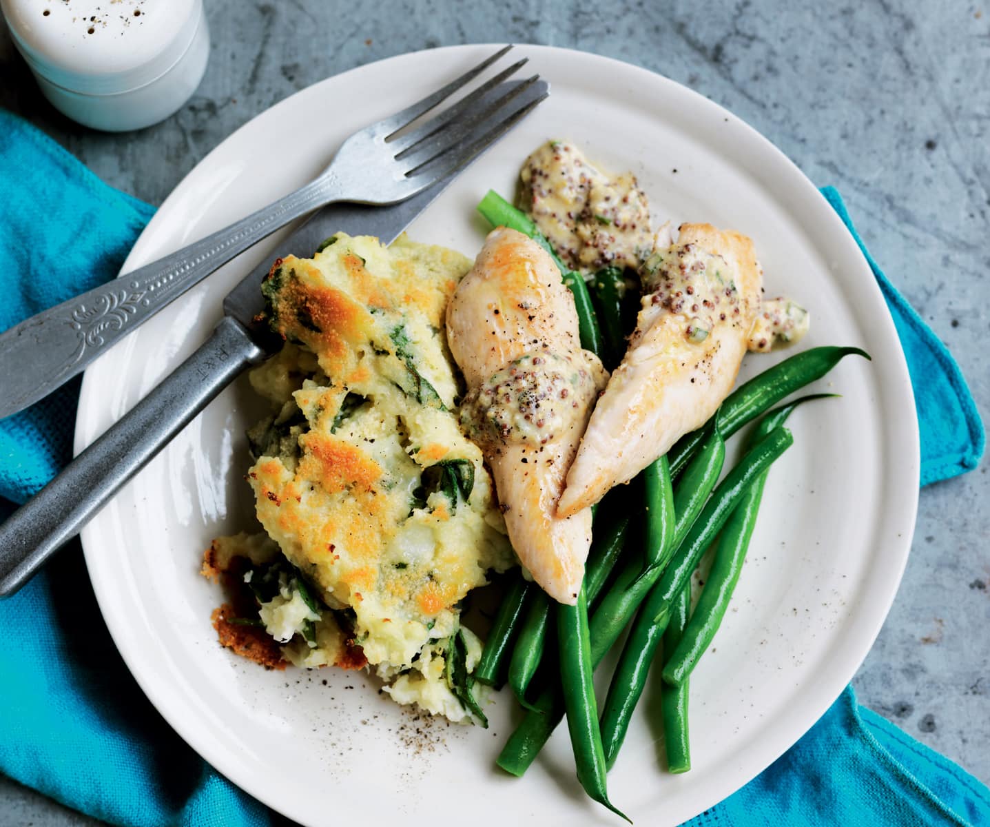 Grilled chicken and mash gratin with mustard sauce - Healthy Food Guide