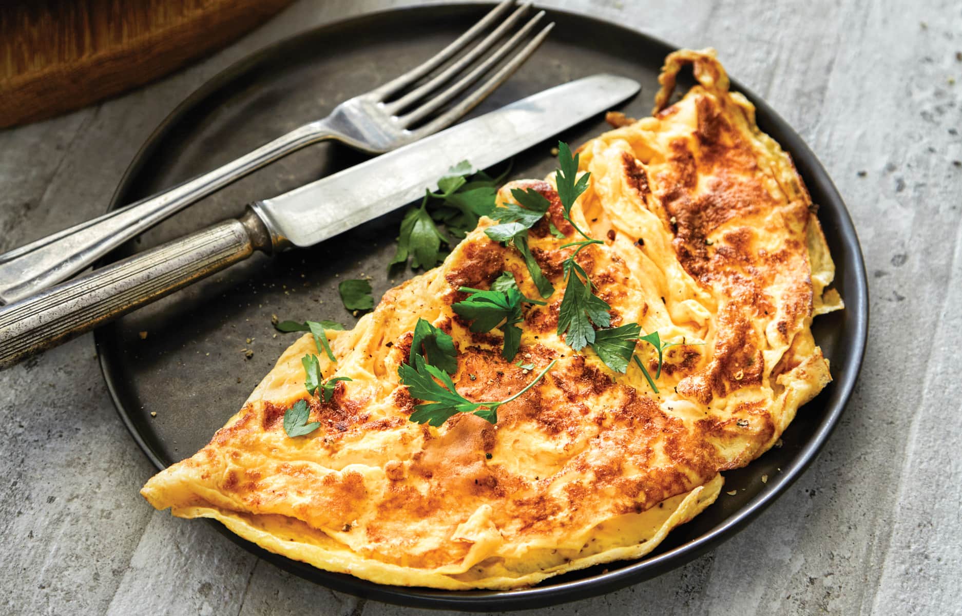 https://media.healthyfood.com/wp-content/uploads/2018/02/Basic-omelette.jpg