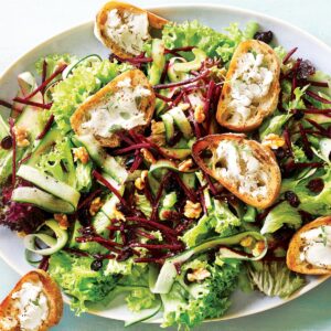 Summer salad with goat’s cheese croutons