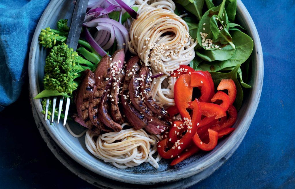 Noodles with sliced beef, capsicum, red onion, broccoli and spinach