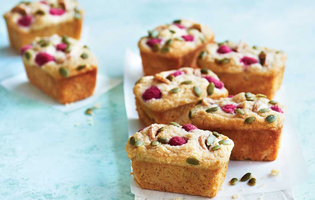Mini banana and raspberry loaf cakes - Healthy Food Guide