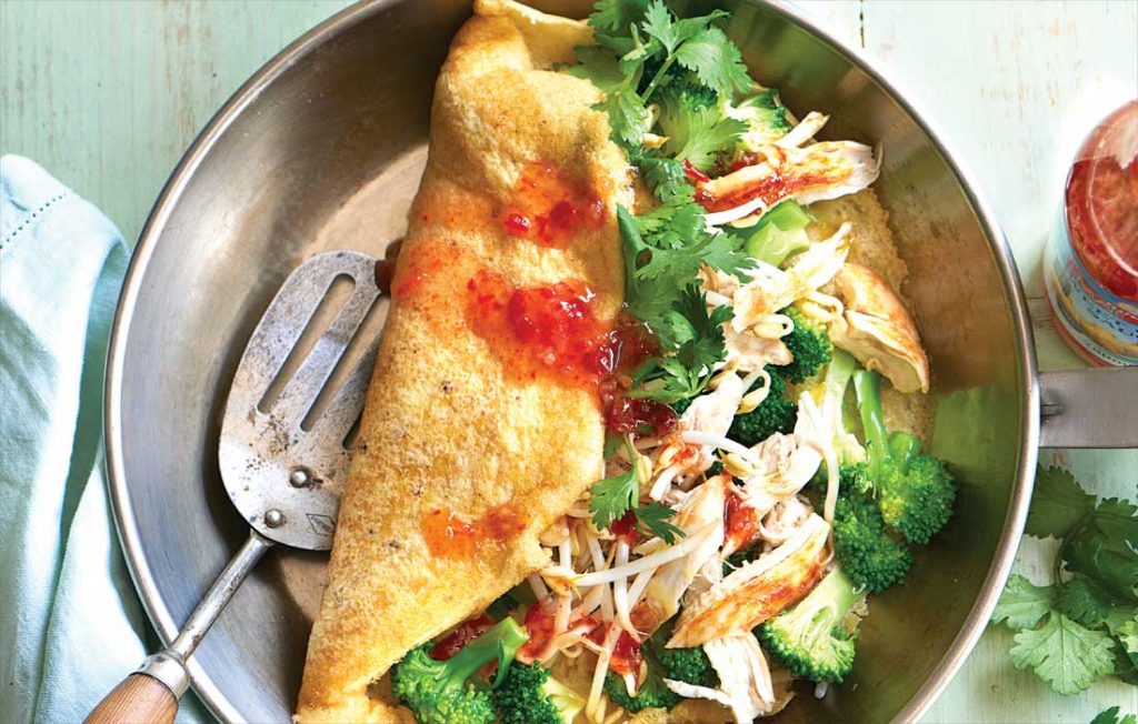 Omelette stuffed with chicken and vegetables