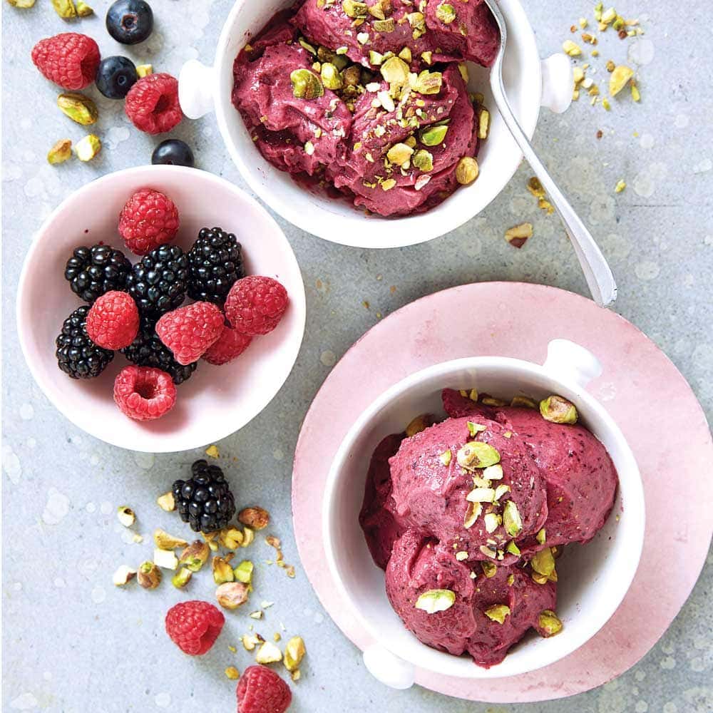 Berry ‘nice’ cream with pistachios