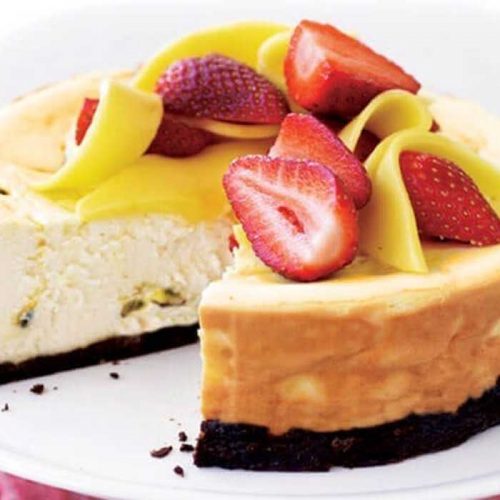 Healthier baked cheesecake with fresh fruit