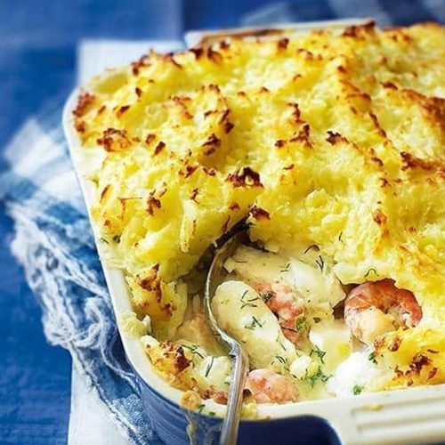 Healthy fish pie with prawns and leeks