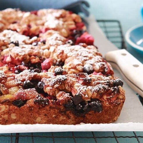 Oaty apple and berry cake