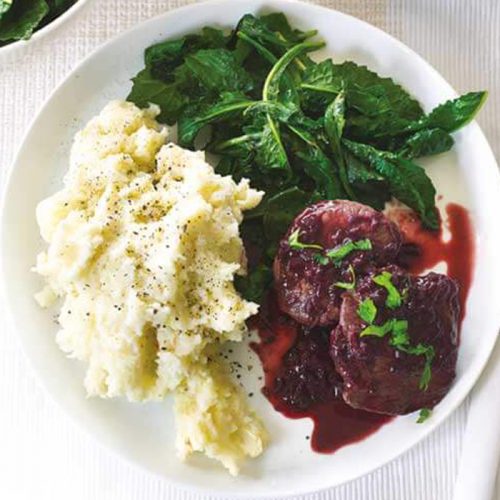 Pork fillet in red wine and cranberry sauce