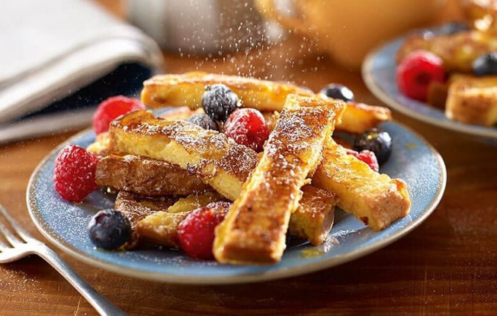 French toast sticks with maple syrup
