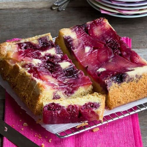 Apple and blackberry crumble cake