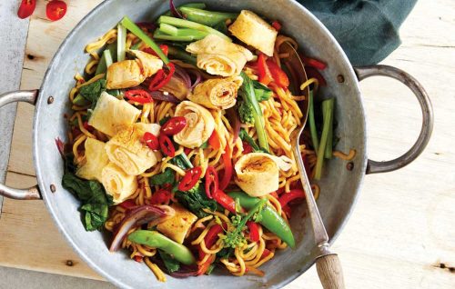 Chinese vegetable and noodle stir-fry with egg