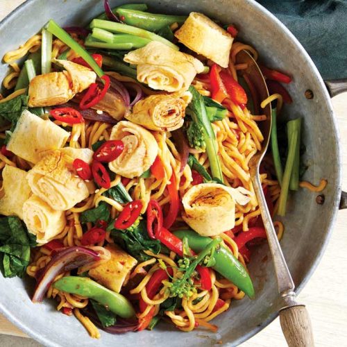 Chinese vegetable and noodle stir-fry with egg