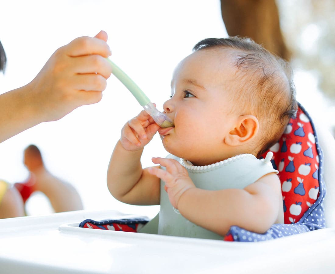 https://media.healthyfood.com/wp-content/uploads/2021/10/The-ultimate-guide-to-satrting-your-baby-on-solids-iStock-1283379671.jpg