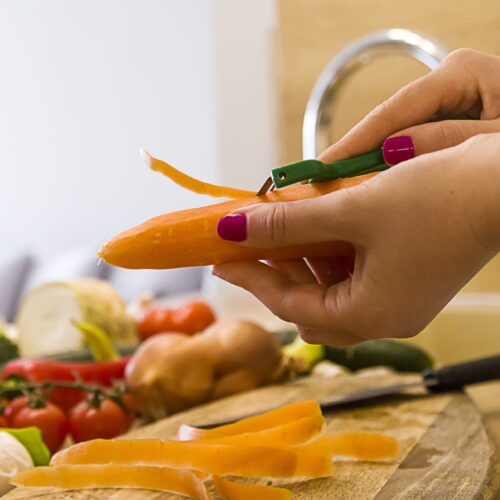 Fruit and veg: is it better to peel them?