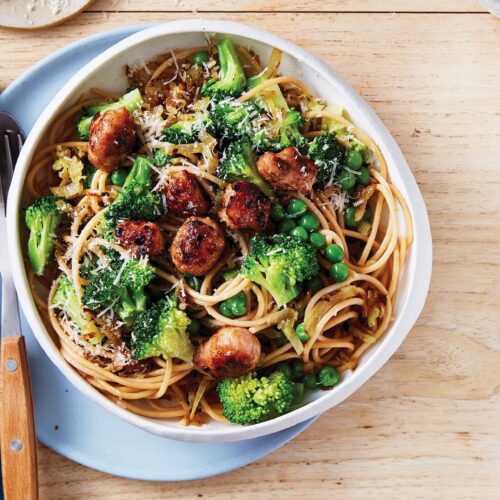 Pasta with meatballs and broccoli